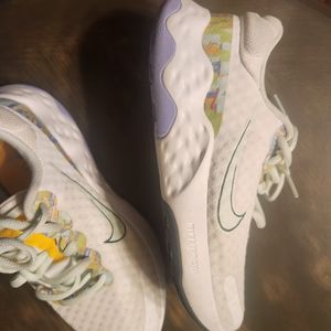 Womens Nike renew